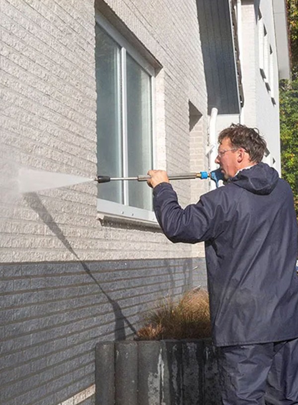 Ravalement de Façade et Peinture de Toiture à Grenoble et en Isère (38) : Le Guide Complet 2026